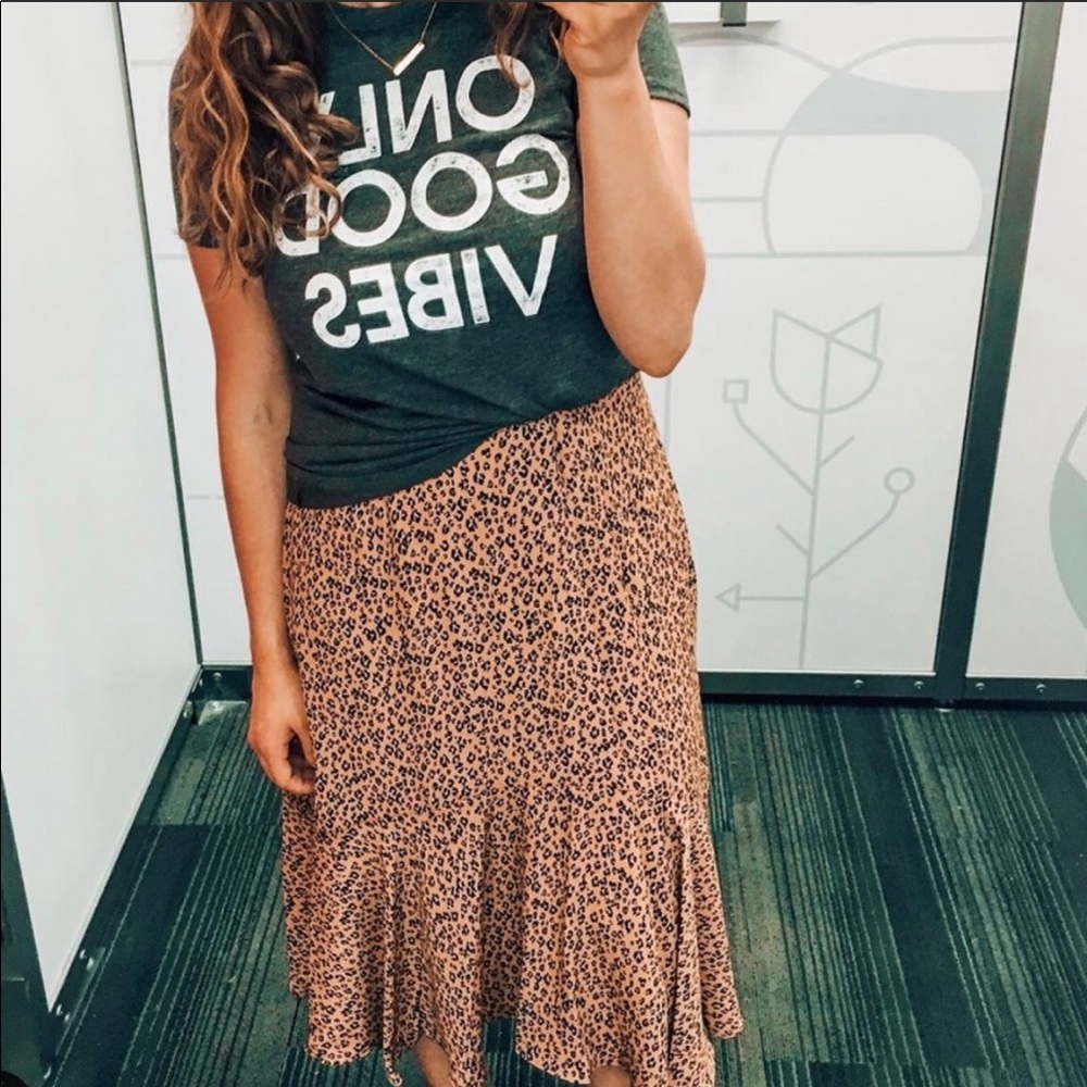 Leopard print halter midi dress - Picture 9 of 9